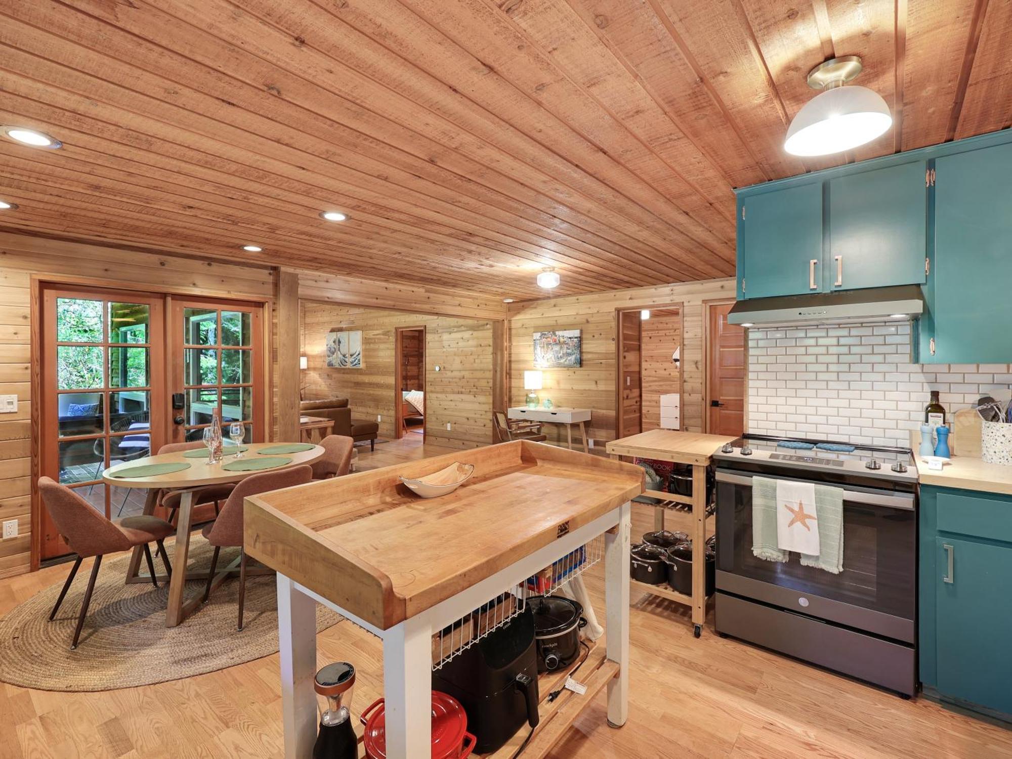 Woods Waves: Luxury Coast Cabin King Beds Pets Tillamook Exteriör bild