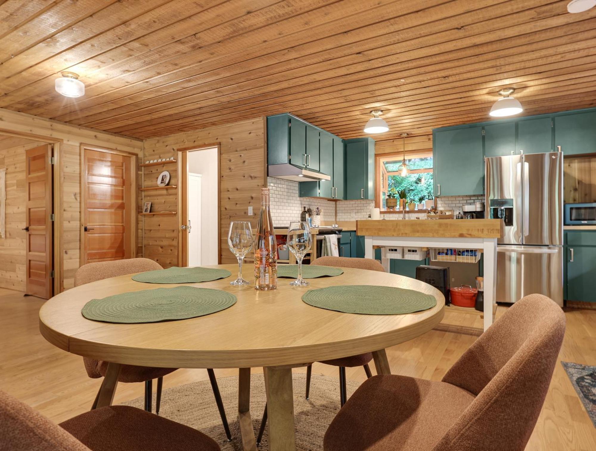 Woods Waves: Luxury Coast Cabin King Beds Pets Tillamook Exteriör bild